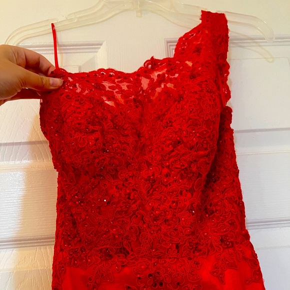 MAD’AM YOUR PROM BALL GOWN HAS ARRIVED! - Picture 2 of 5